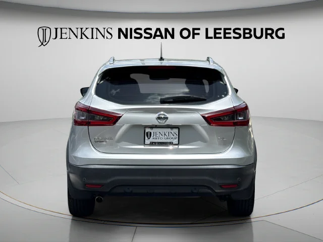 Used 2021 Silver Nissan SL image 9