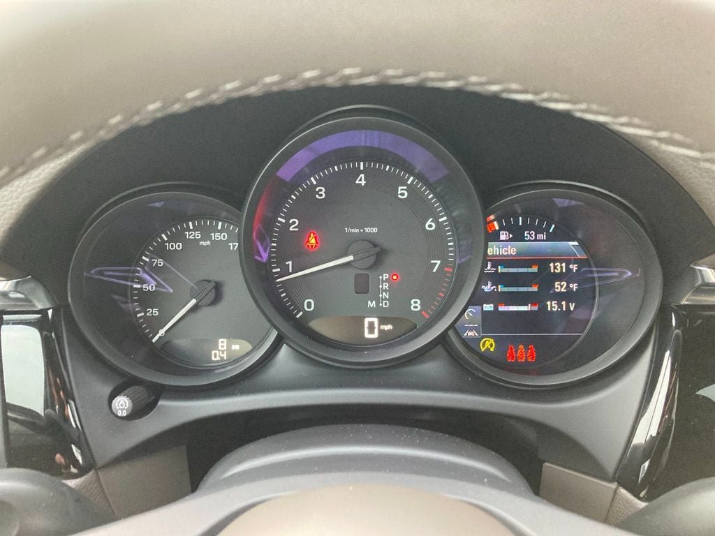 2026 Porsche Macan T - Photo 8