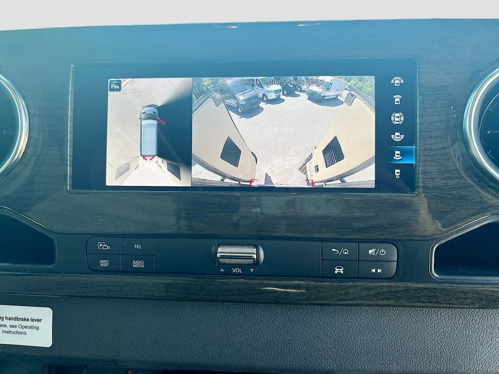 Used 2022  Mercedes-Benz Cargo 144 WB image 48