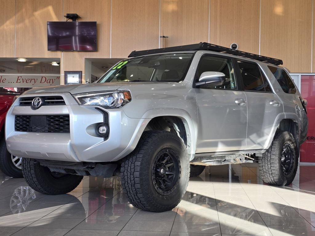 Used 2022 Classic Silver Metallic Toyota SR5 image 23