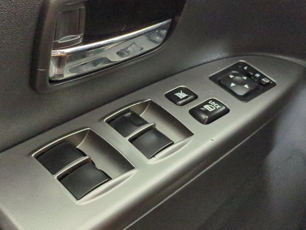 Used 2024  Mitsubishi 2.0 ES image 30