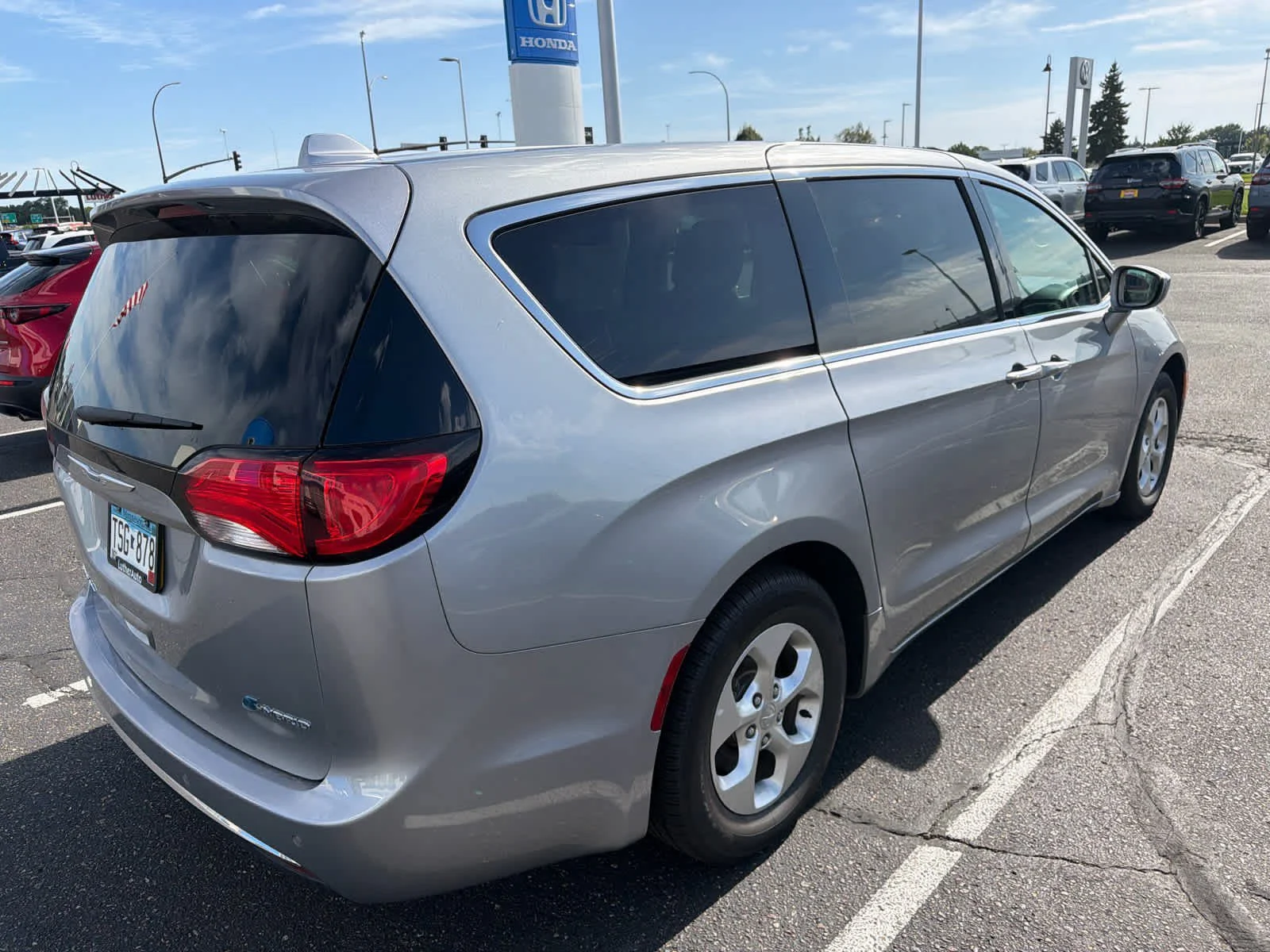 Used 2018 Billet Silver Metallic Clearcoat Chrysler Hybrid Touring Plus image 15