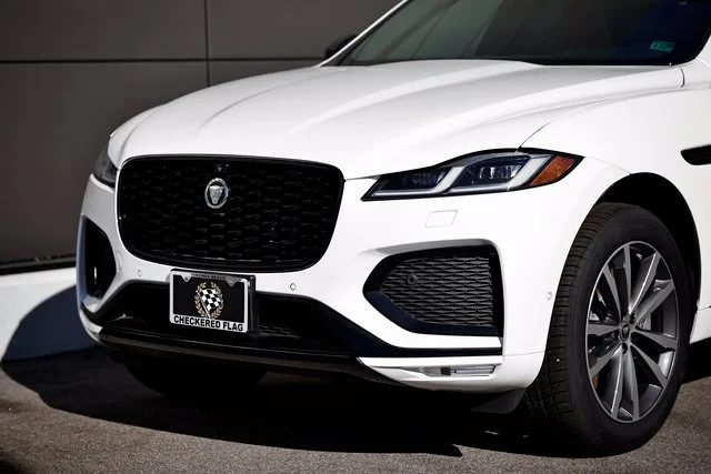 New 2026 White Jaguar P250 R-Dynamic S image 2