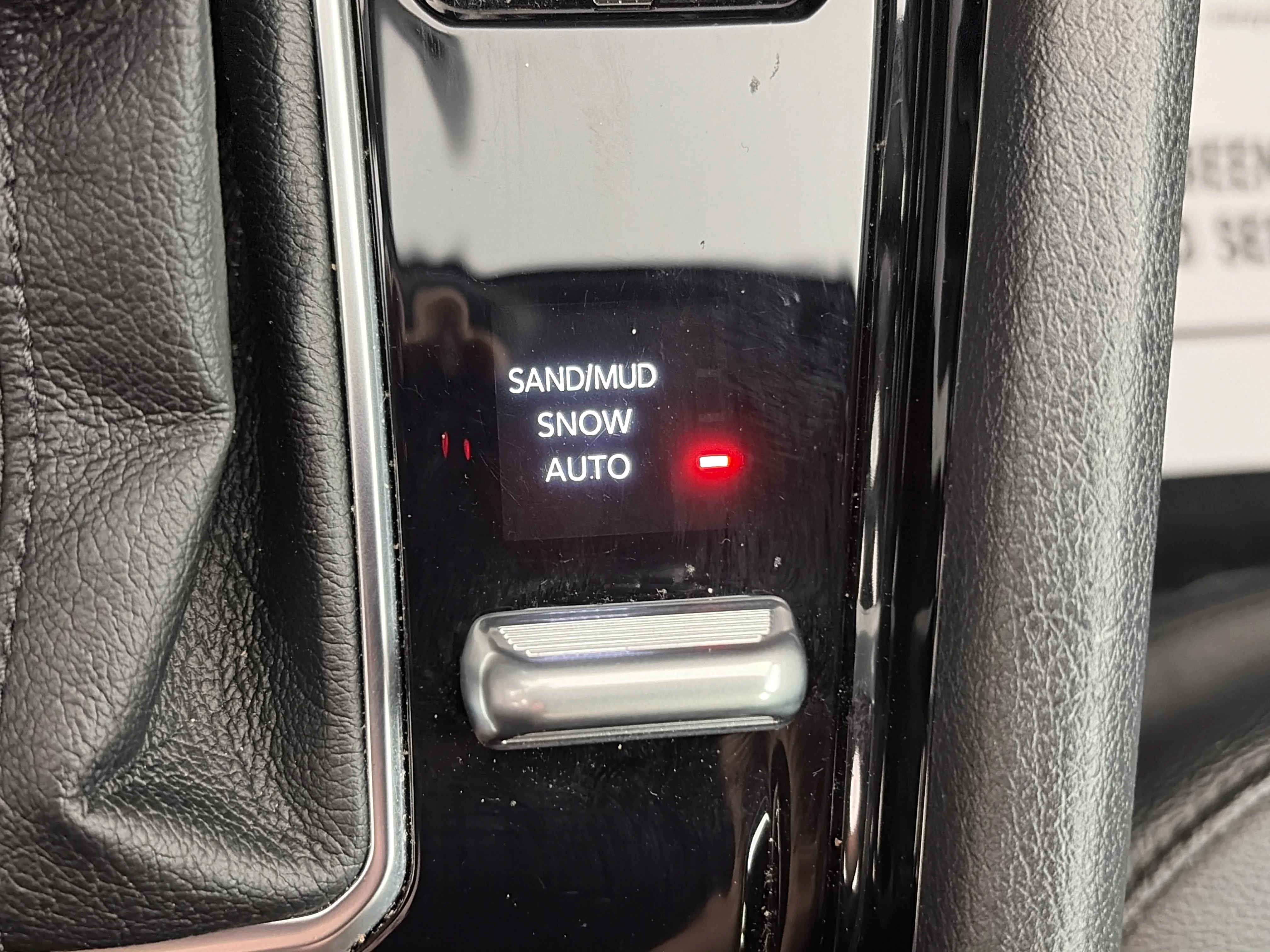 Used 2024 Diamond Black Crystal Pearlcoat Jeep Limited image 33