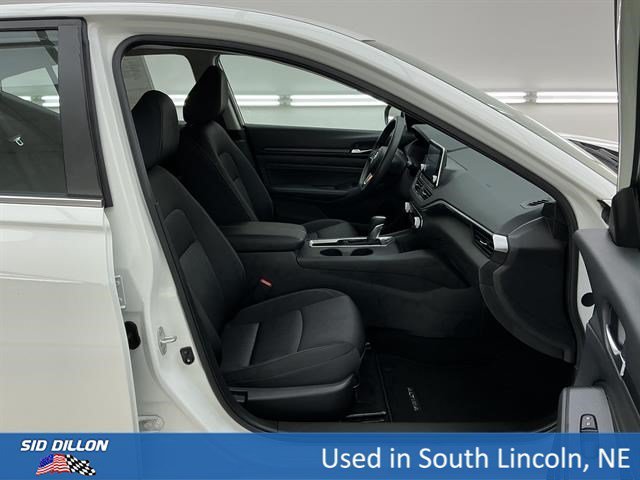 Used 2020 Glacier White Nissan 2.5 S image 25