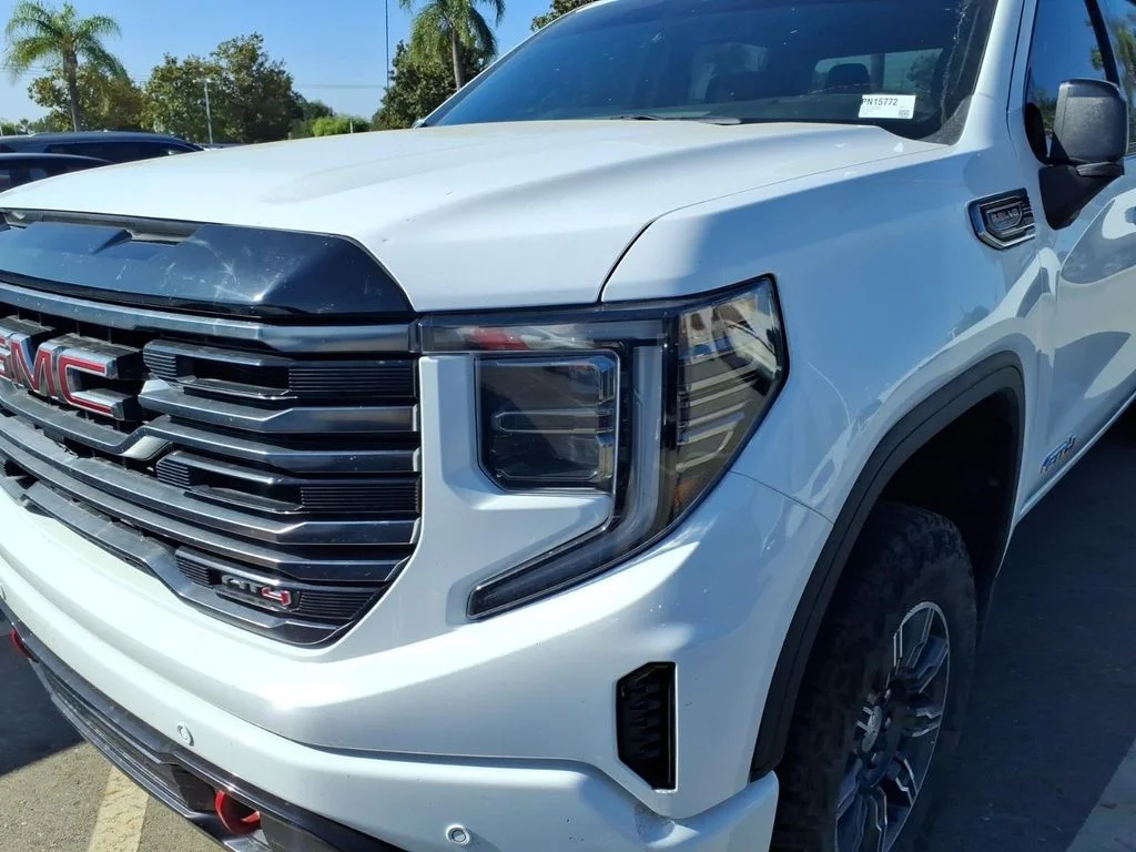 Used 2025 White GMC AT4 image 10