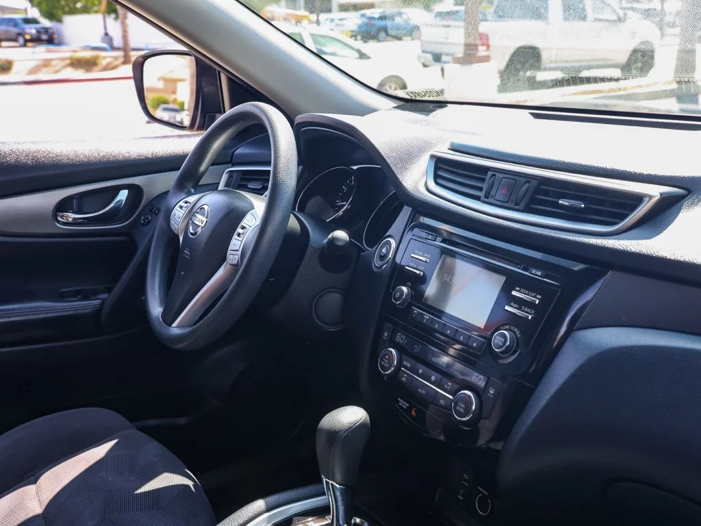 Used 2015 Red Nissan SV image 19