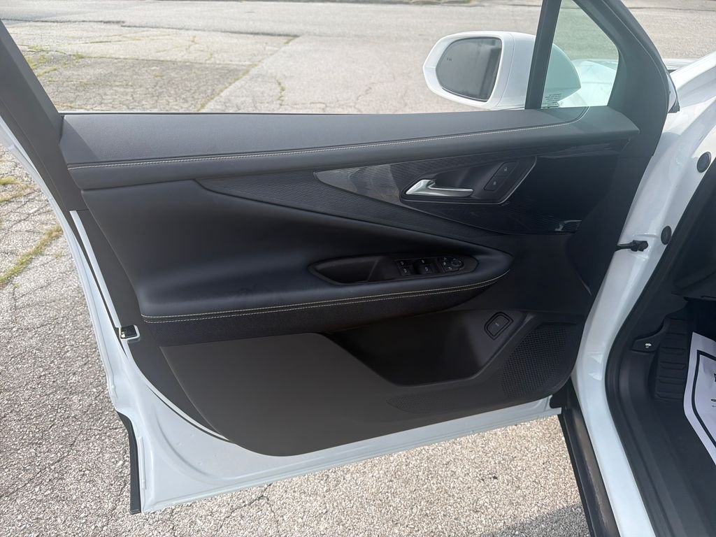 Used 2024 White Chevrolet LT image 12