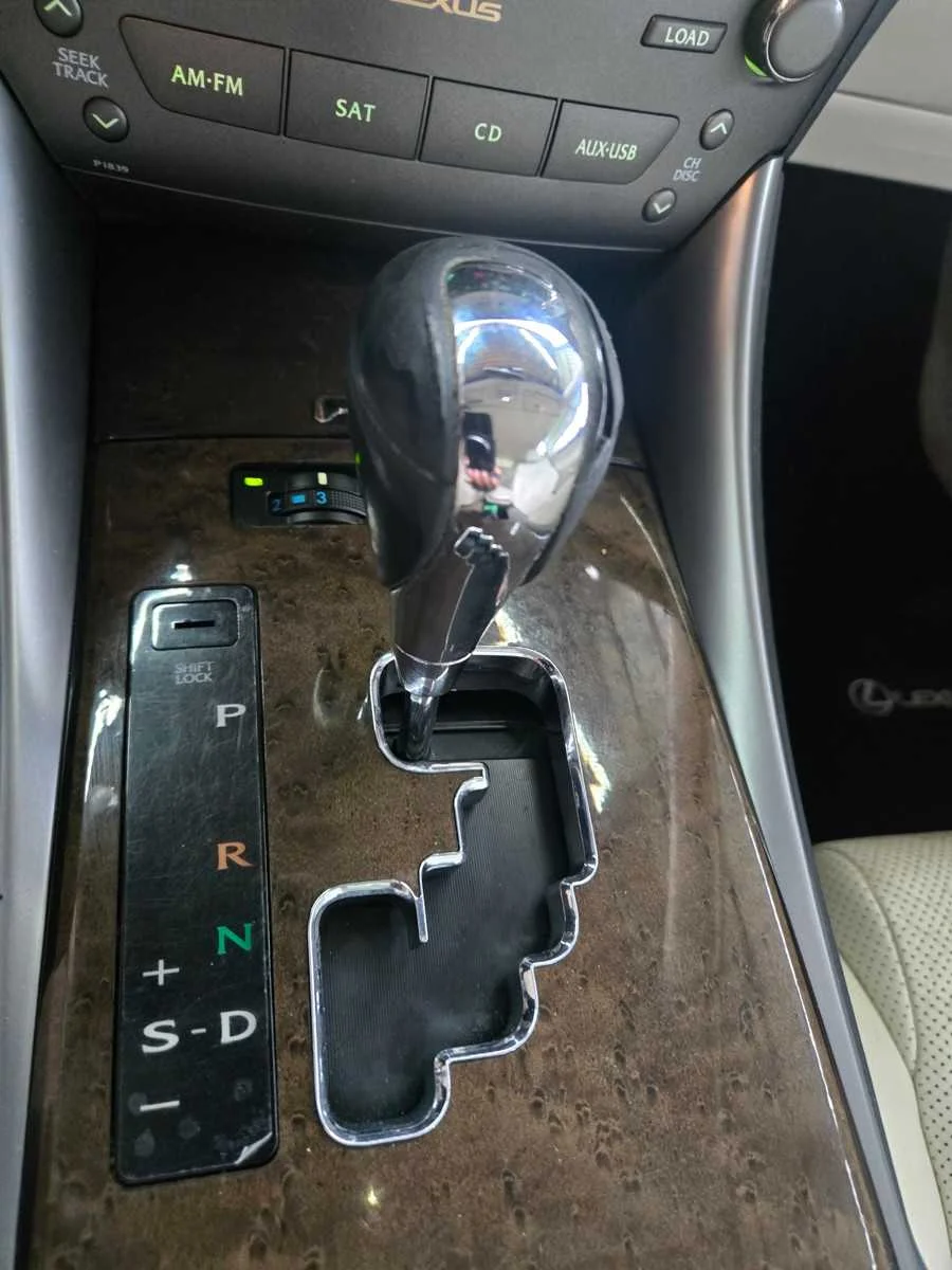 Used 2010  Lexus  image 15