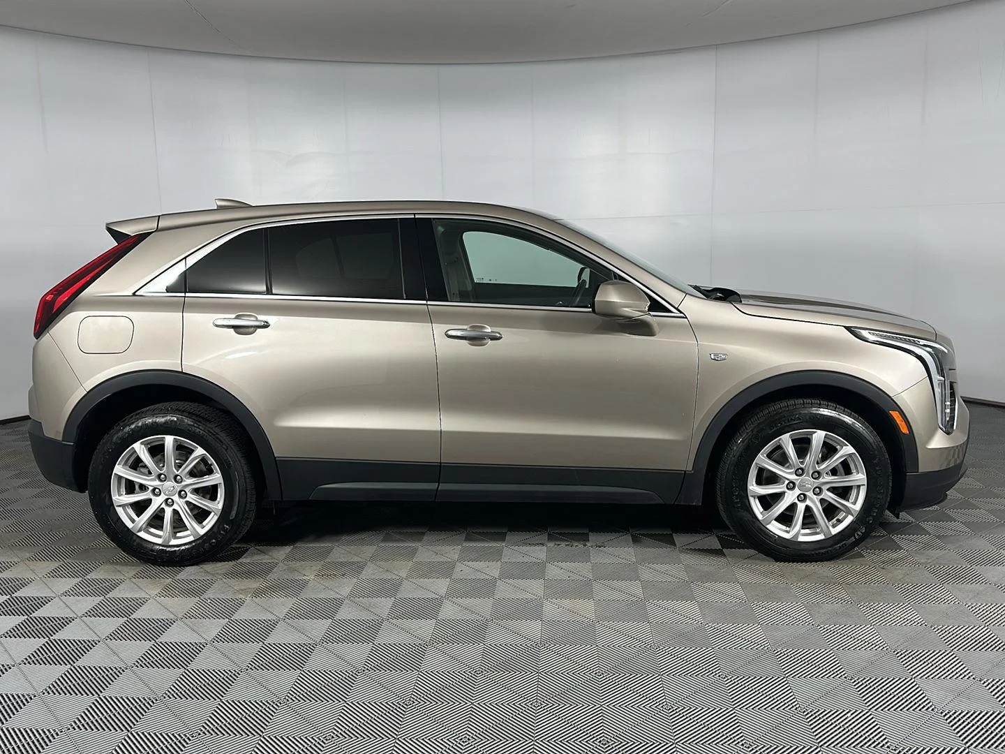 Used 2023 Latte Metallic Cadillac FWD Luxury image 27