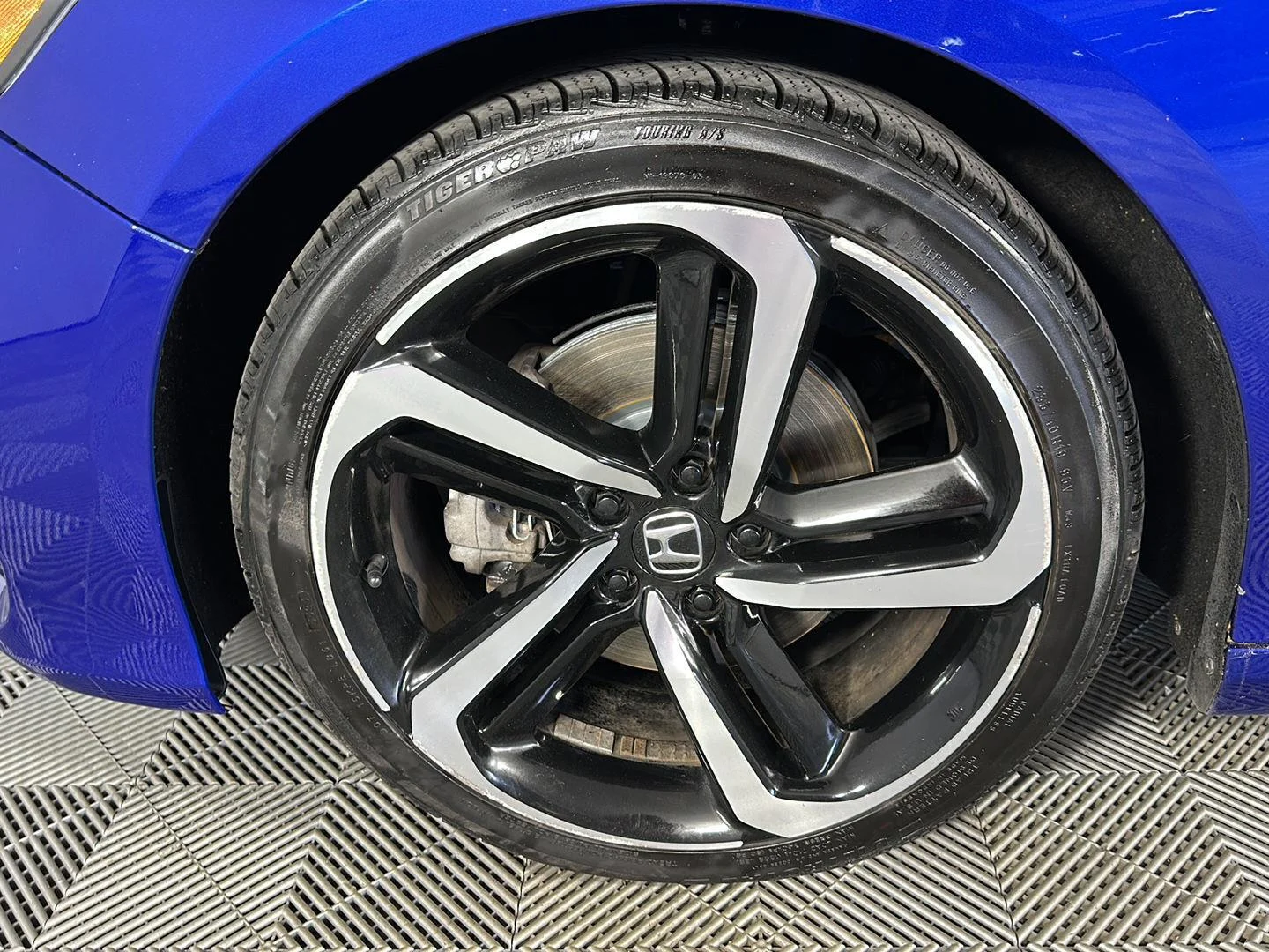 Used 2019 Still Night Pearl Honda Sport image 8