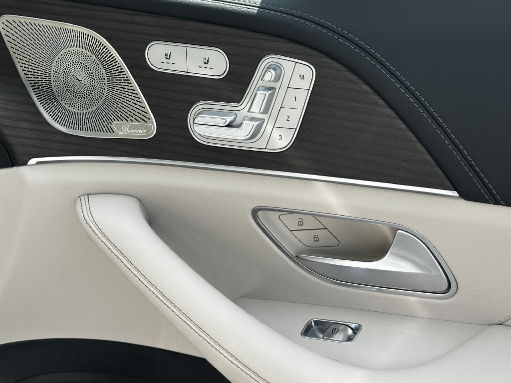New 2027 MANUFAKTUR Moonlight White Metallic Mercedes-Benz GLS 450 image 55
