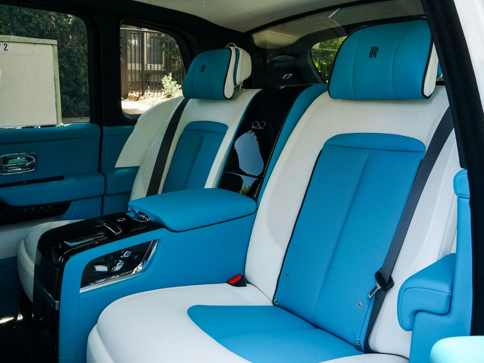New 2027 Arctic White Rolls-Royce Black Badge image 7