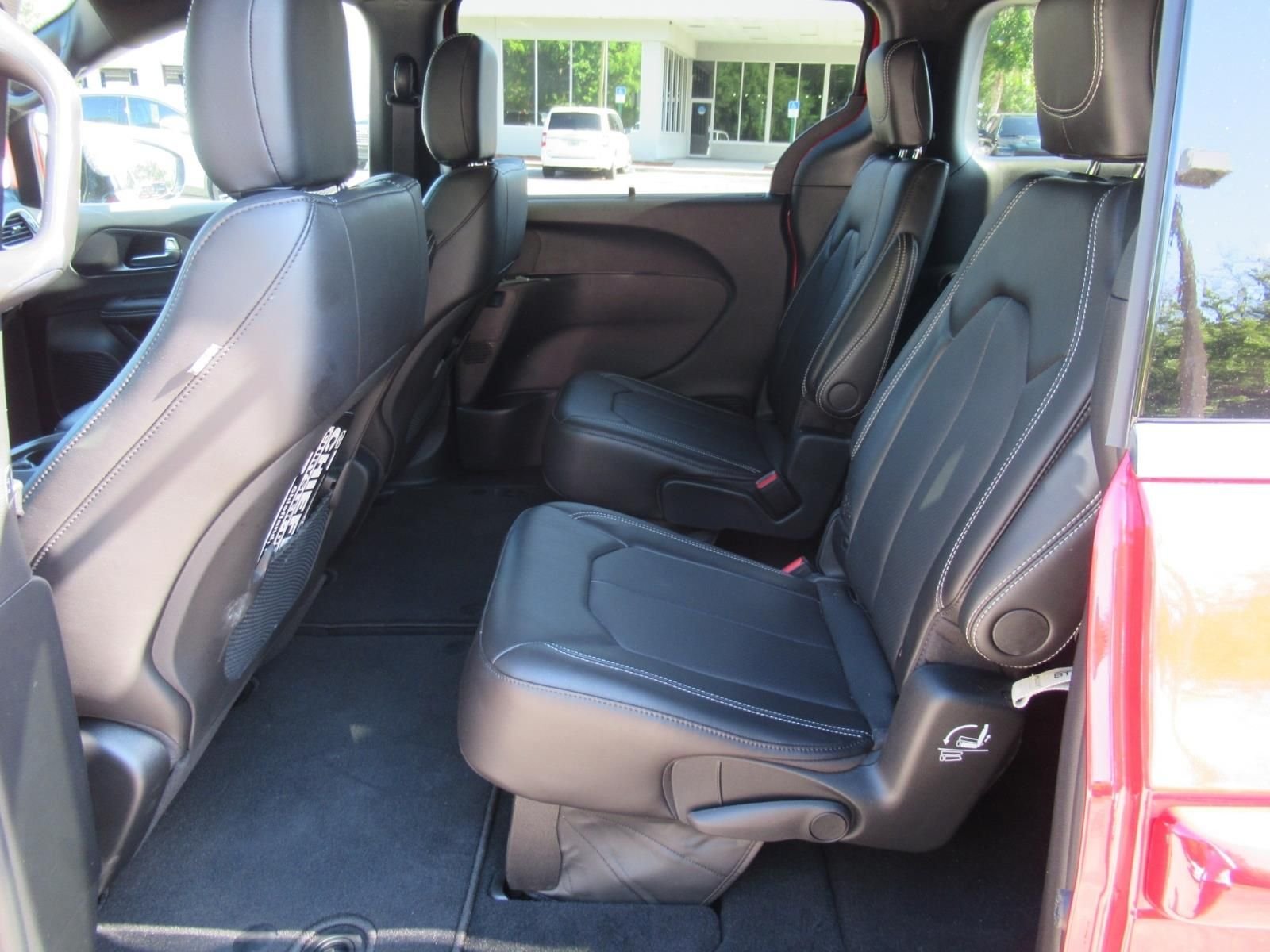 New 2026 Red Hot Pearl-Coat Exterior Paint Chrysler LX image 30