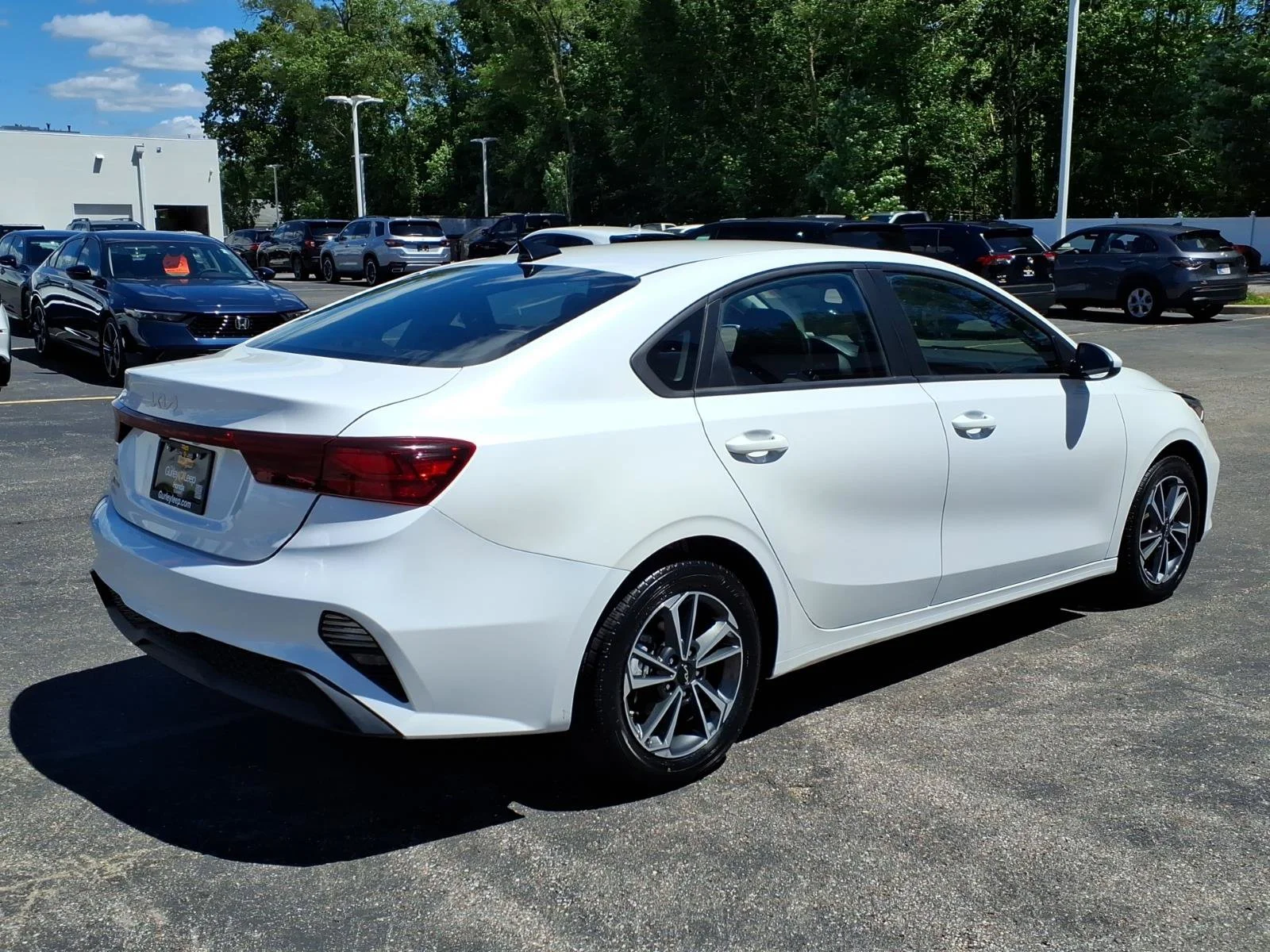 Used 2023 Snow White Pearl Kia LXS image 11