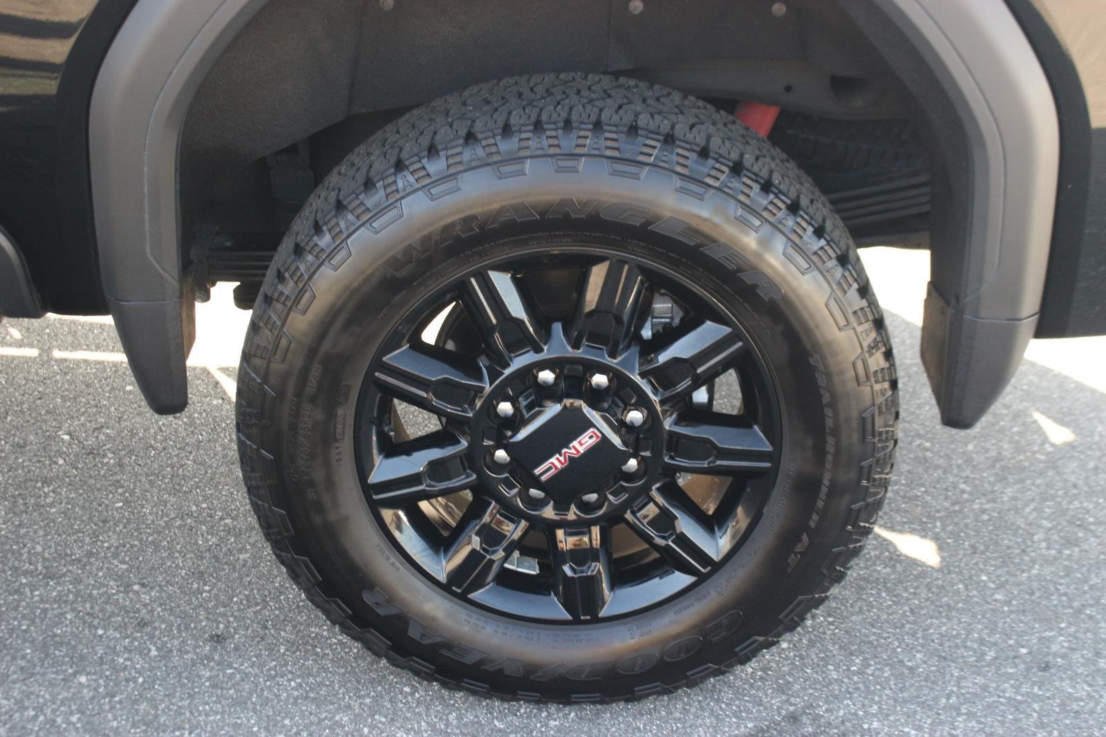 Used 2025 Onyx Black GMC AT4 image 39