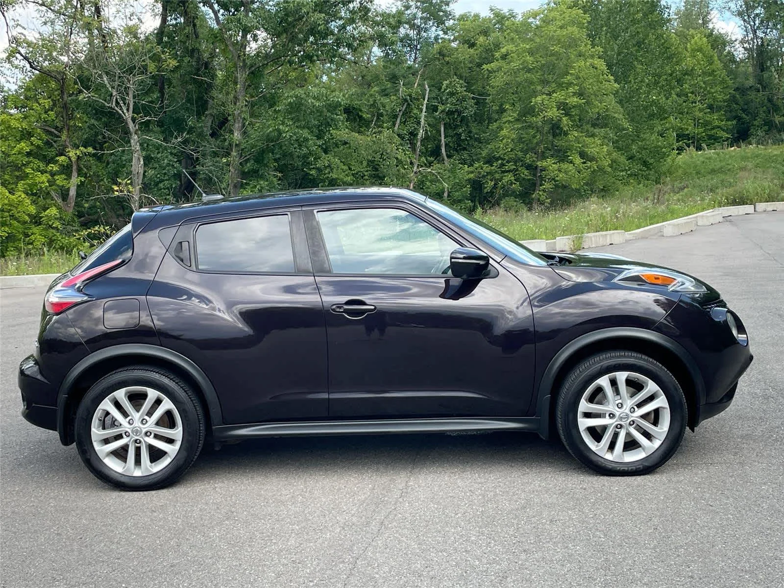 Used 2016 Bordeaux Black Nissan SV image 6