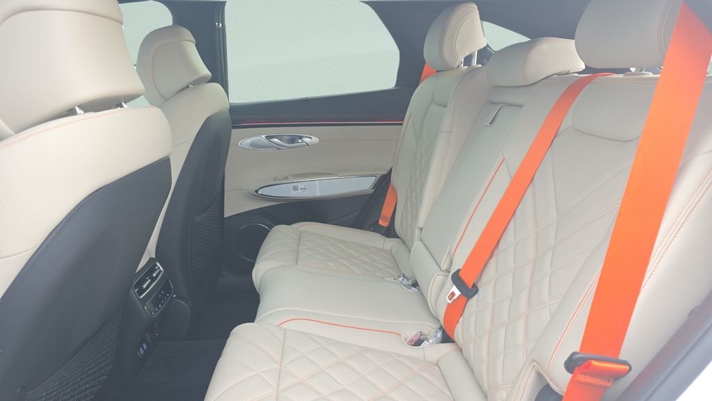 New 2026 White Genesis 3.5T SPORT PRESTIGE image 11