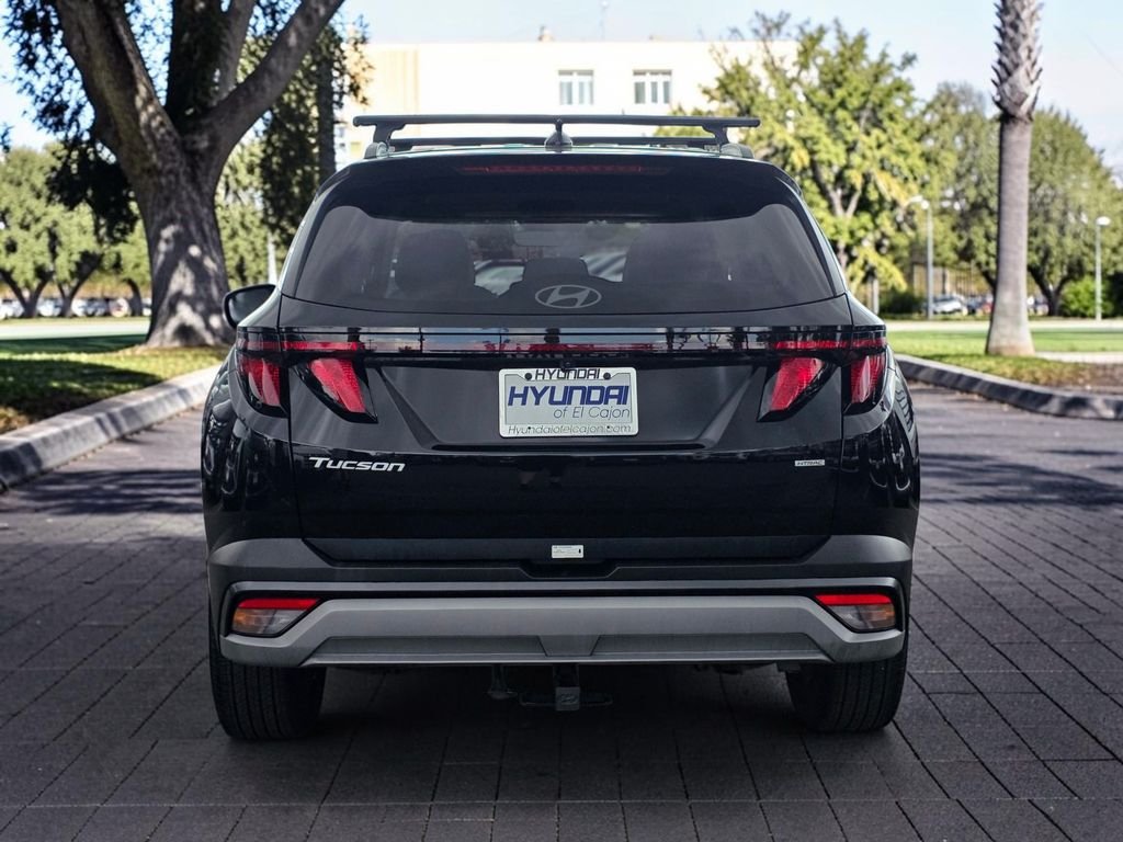 Certified Used 2025 Black Hyundai SEL image 6