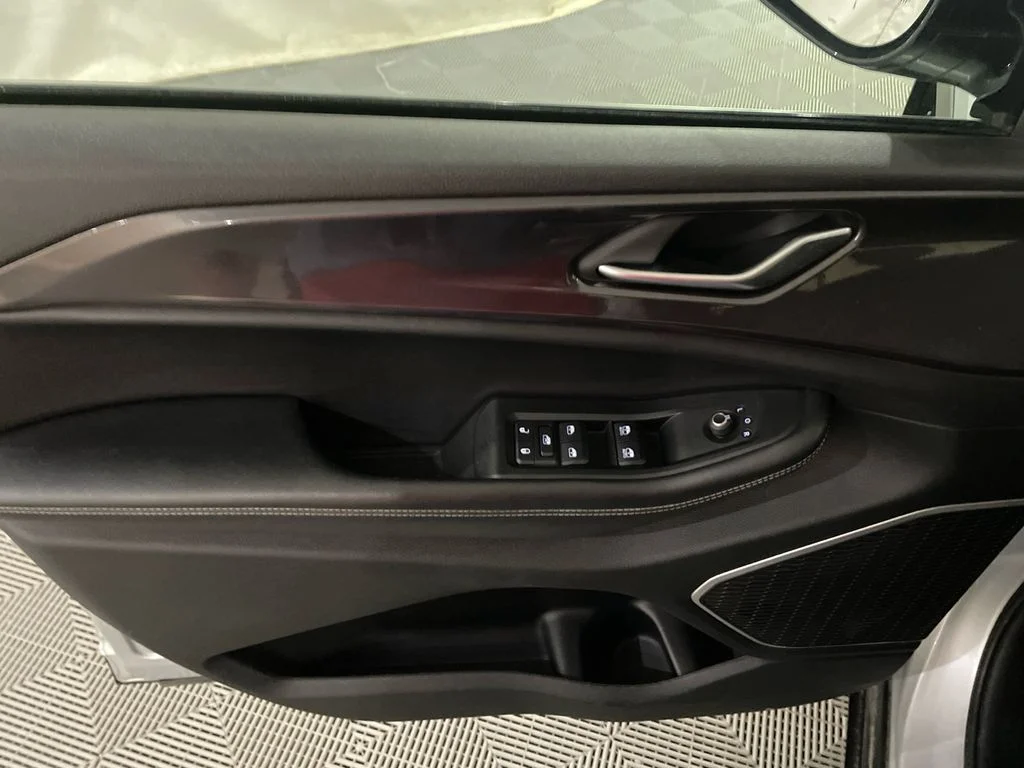 Used 2021 Silver Zynith Jeep Altitude image 11