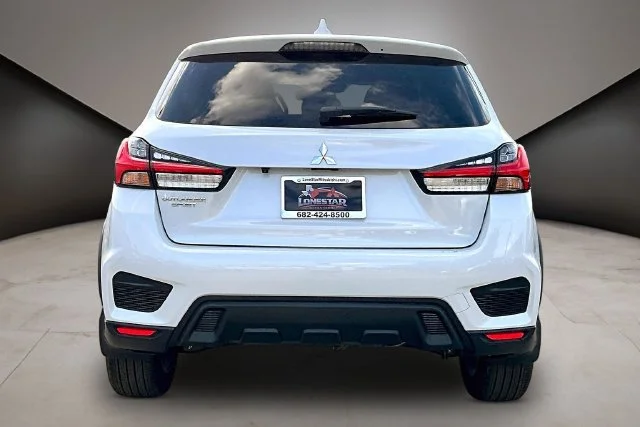 New 2027 White Mitsubishi 2.0 ES 2WD image 4