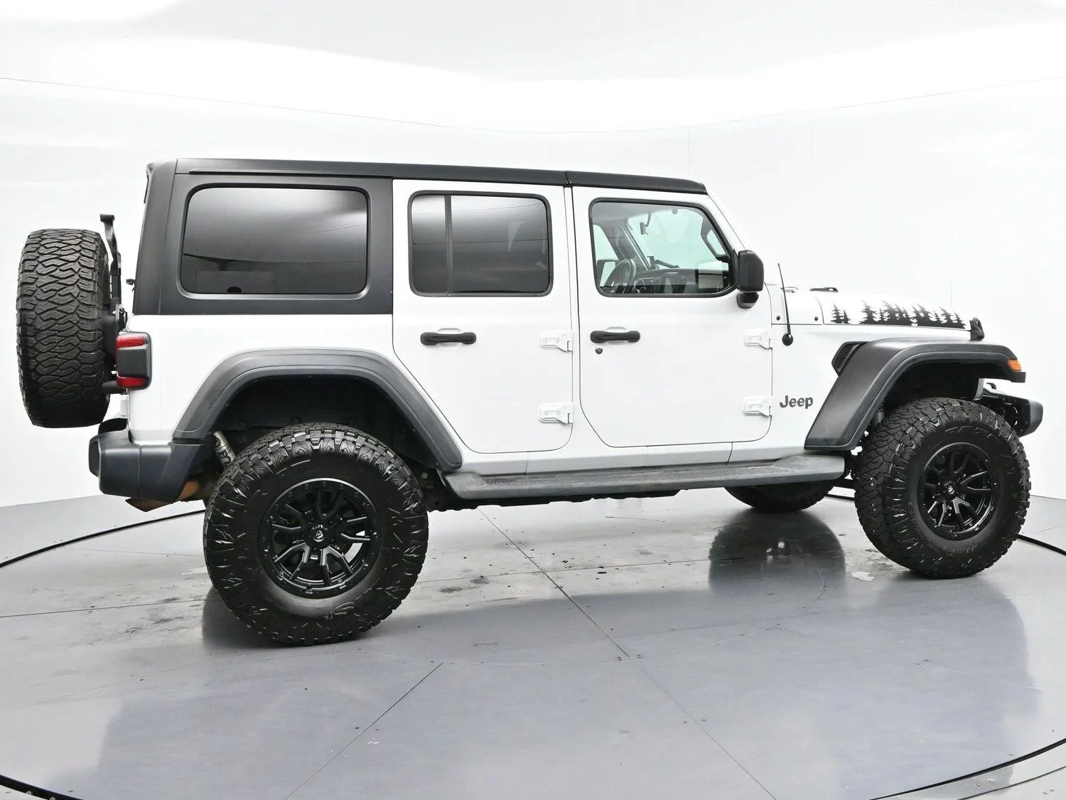 Used 2020 Bright White Clearcoat Jeep Sport S image 8