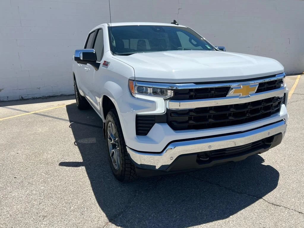 New 2026 Summit White Chevrolet LT image 8