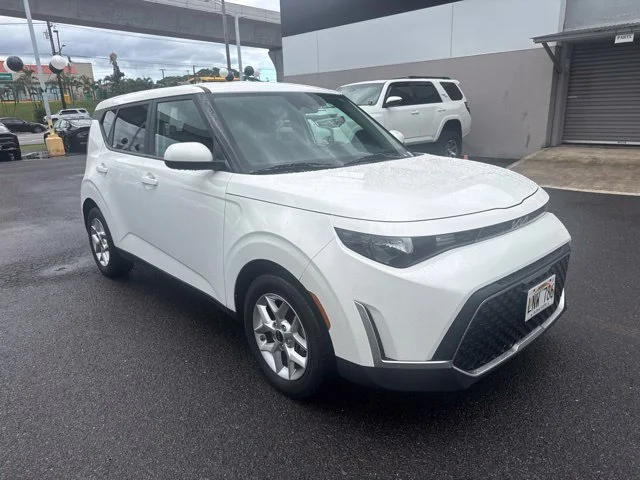 Used 2025 White Kia LX image 7