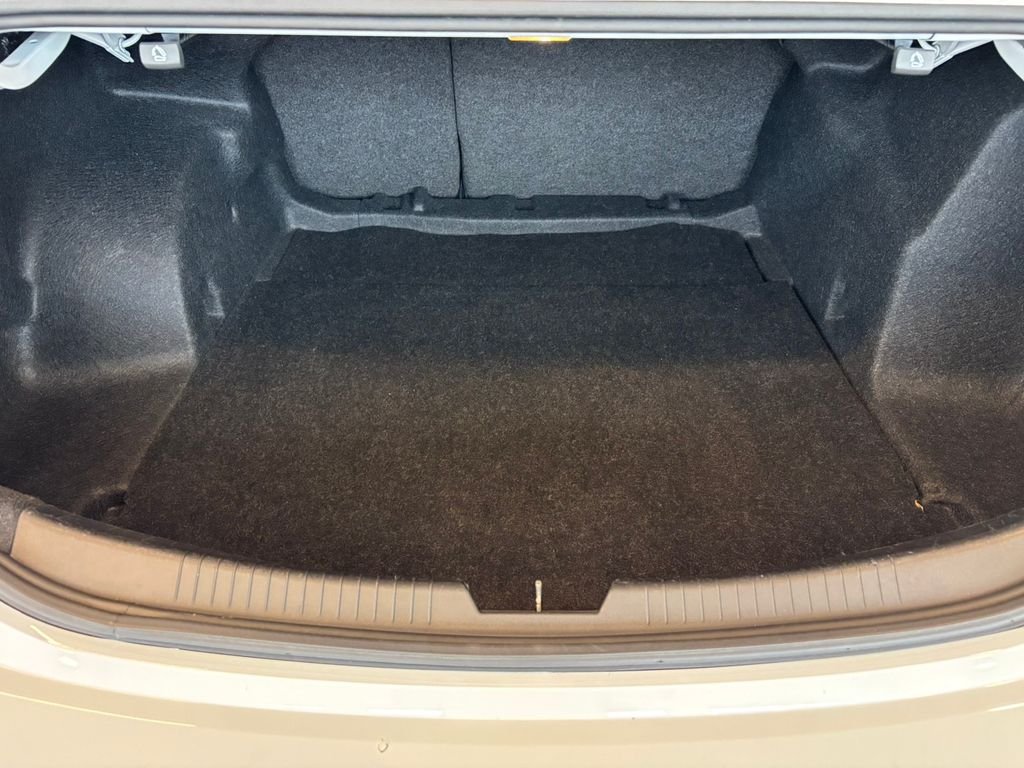 Used 2020 Summit White Chevrolet LS image 30