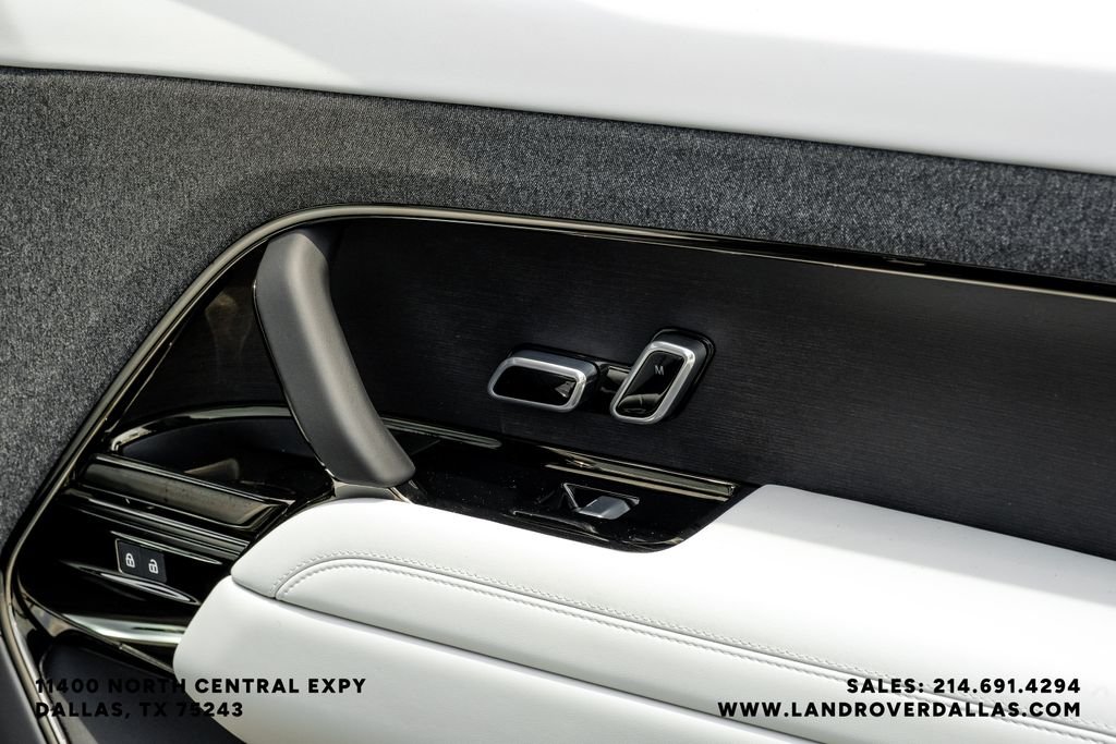 New 2026 Santorini Black Metallic Land Rover SE image 51