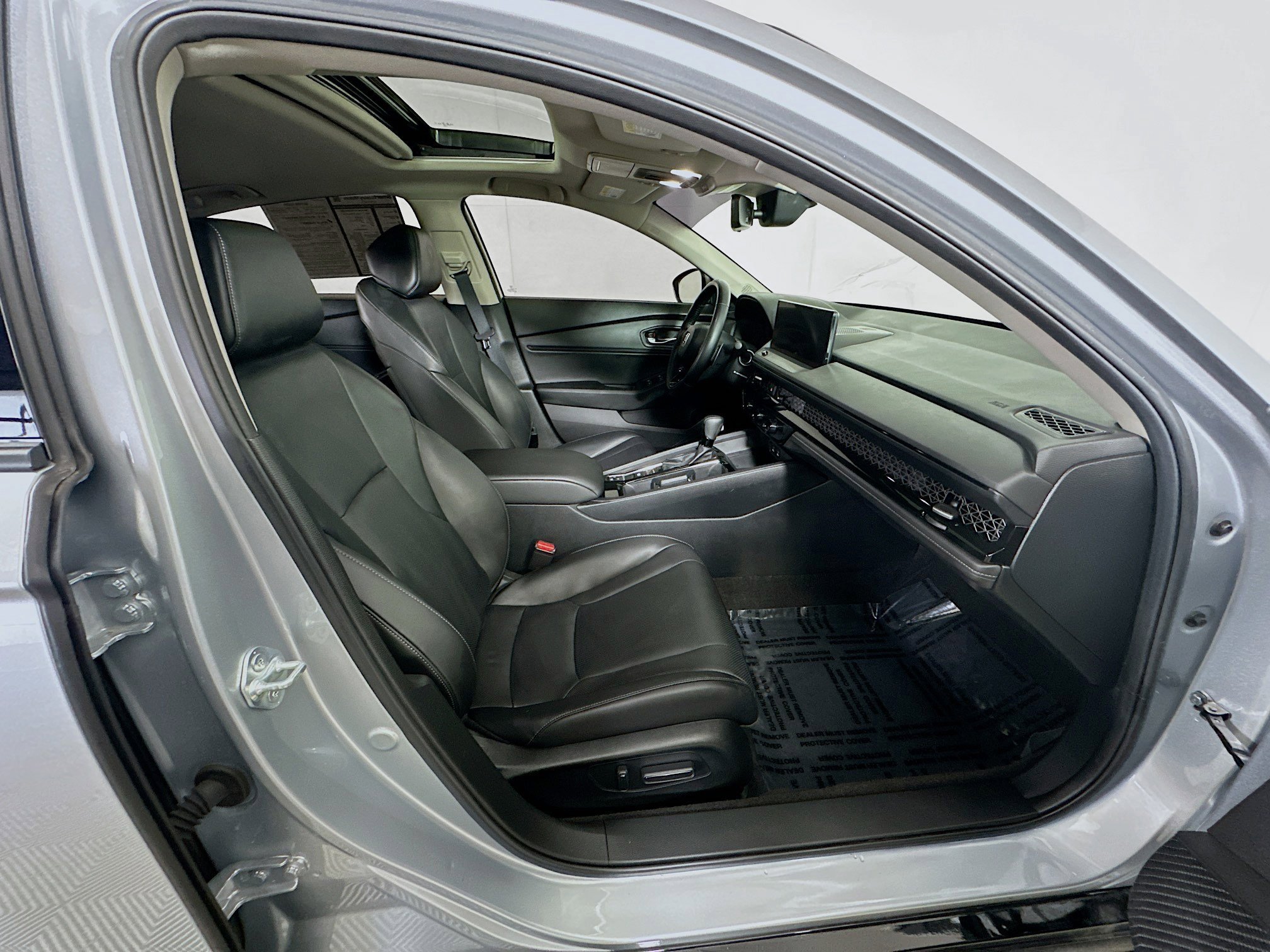 Used 2024 Solar Silver Metallic Honda EX-L image 30