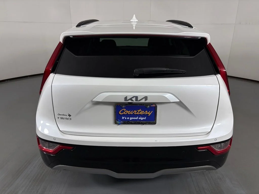 Used 2023 Snow White Pearl Kia Wind image 7