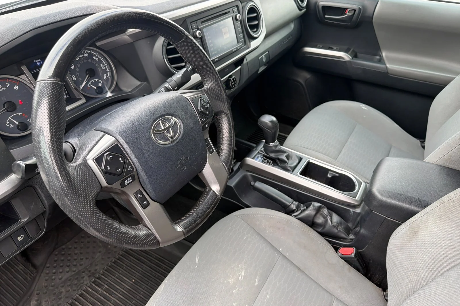 Used 2018 White Toyota SR5 image 12