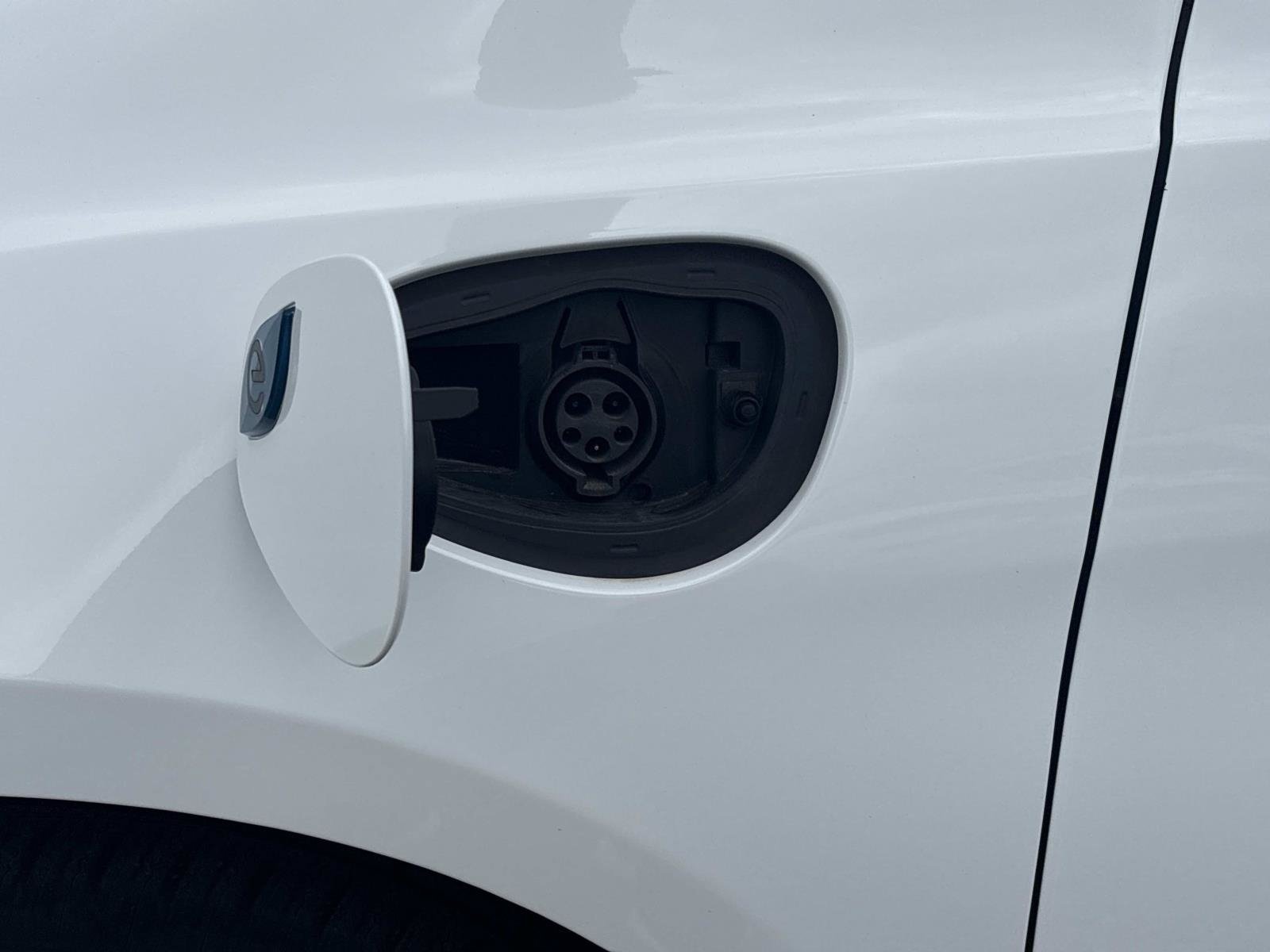 2024 Chrysler Pacifica PHEV Select - Photo 12