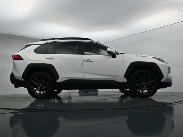Used 2024  Toyota Adventure image 34
