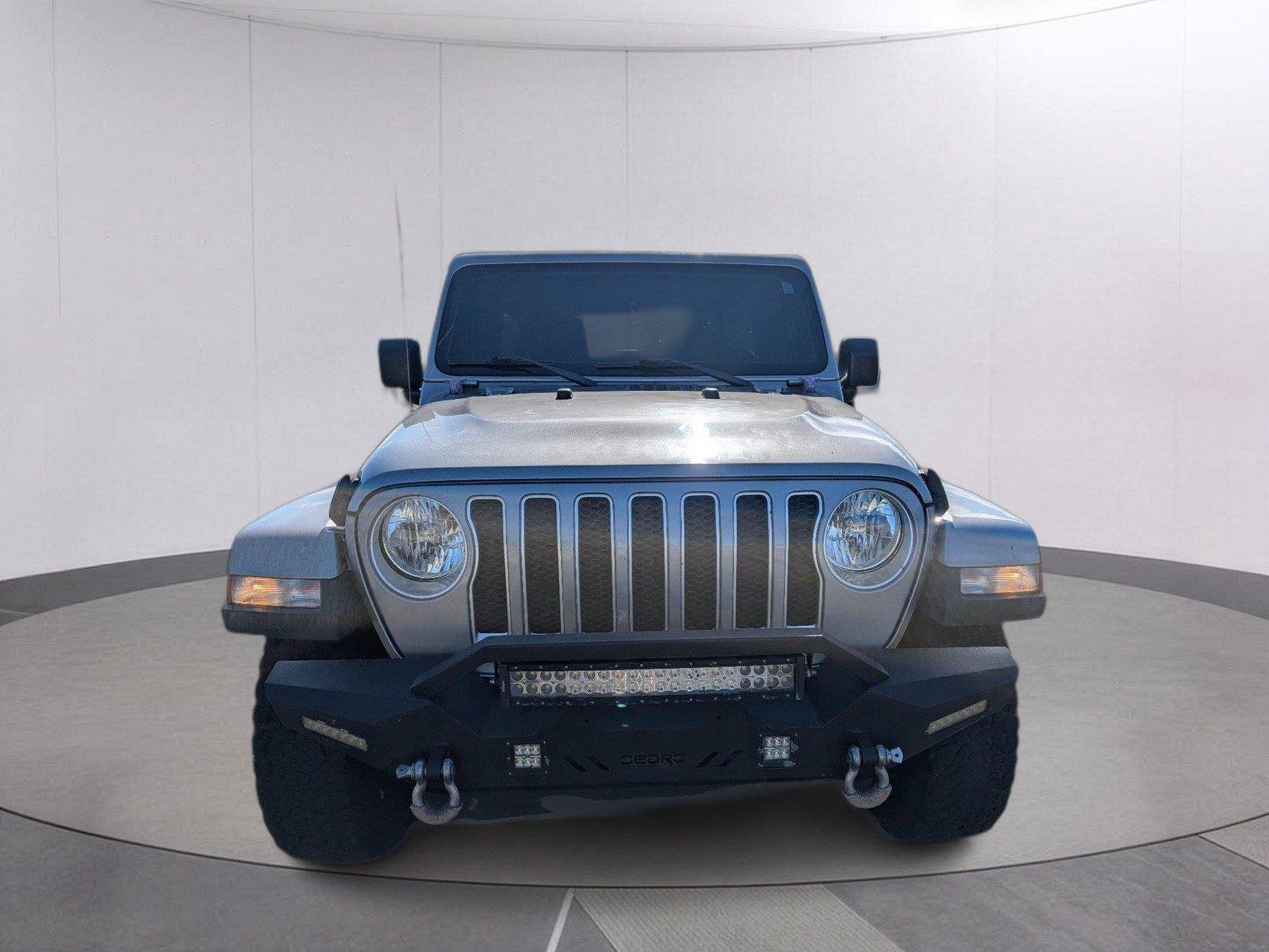 Used 2020 Billet Silver Metallic Clearcoat Jeep Sahara image 10
