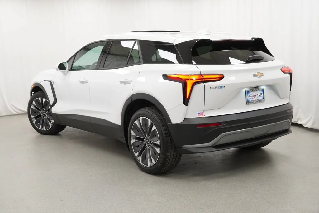 New 2026 Summit White Chevrolet LT image 4