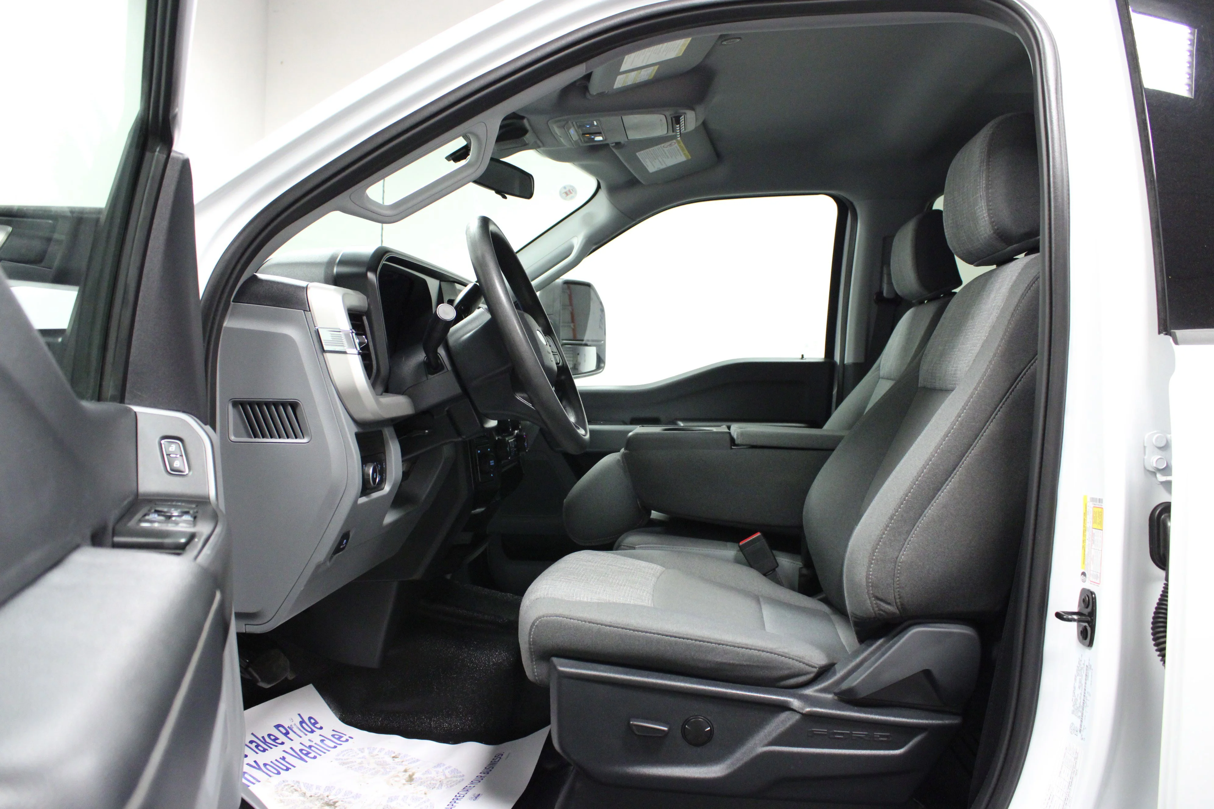 Used 2026 Oxford White Ford XLT image 12