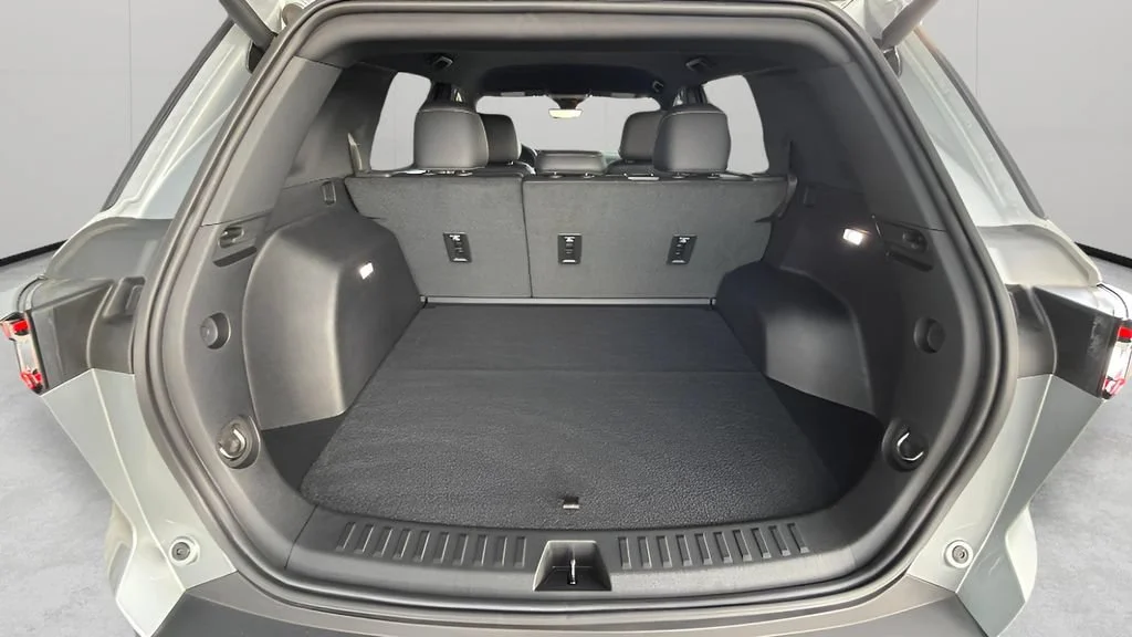 Used 2025 Sterling Gray Metallic Chevrolet LT image 27