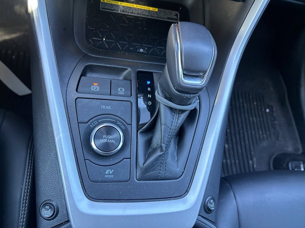 Used 2021 Pearl Toyota XLE Premium image 31