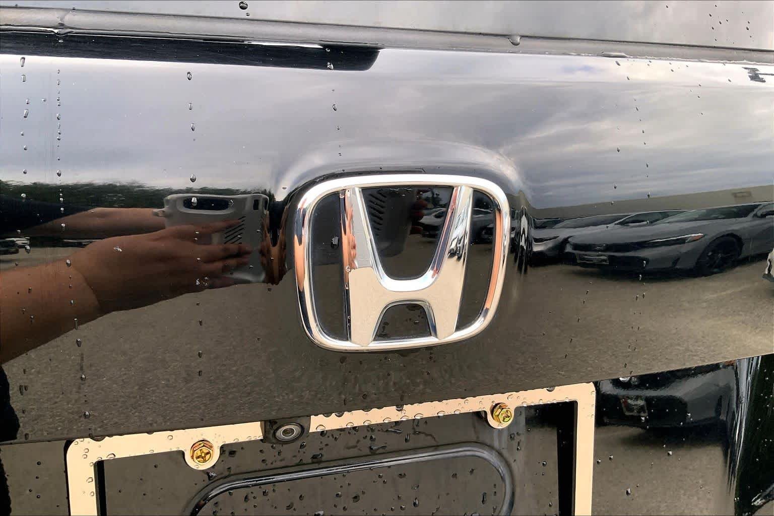 Used 2018 Crystal Black Pearl Honda EX-L image 33