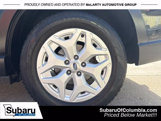 Used 2021 Black Subaru Base image 9