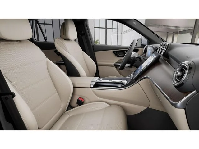 New 2027 White Mercedes-Benz GLC 300 image 4