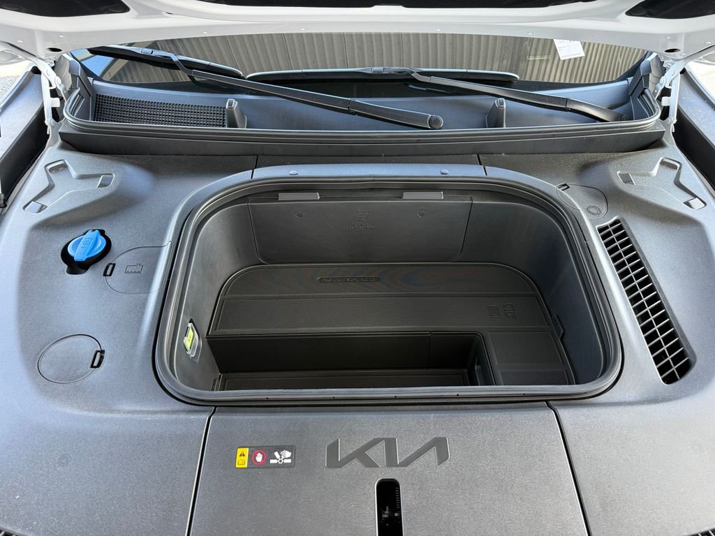 New 2026 Glacial White Kia Land AWD image 10