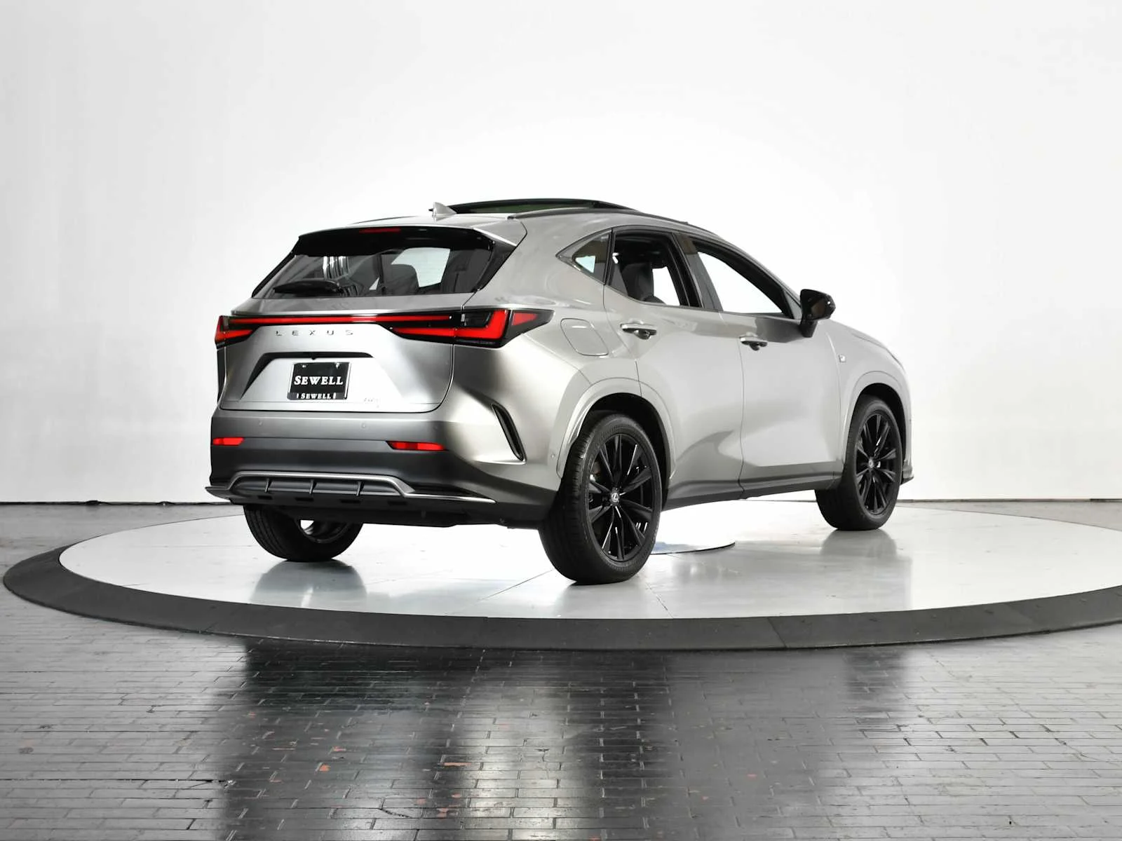 2026 Lexus NX PHEV 450h+ - Photo 7