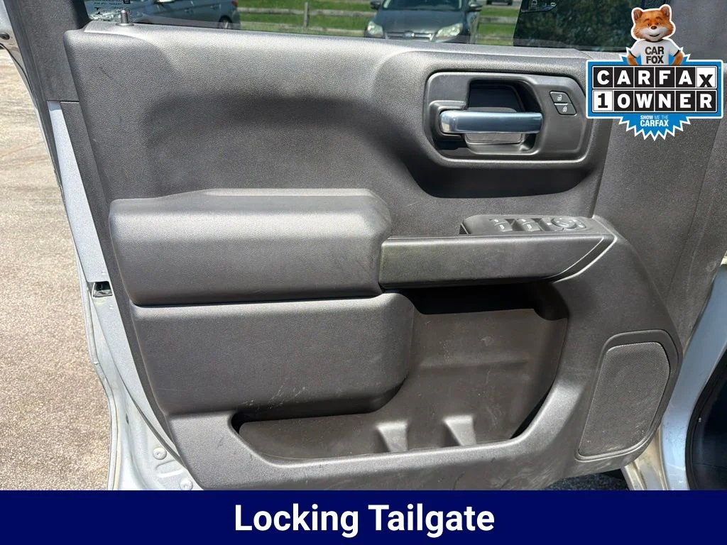 Used 2020 Silver Ice Metallic Chevrolet Custom image 21