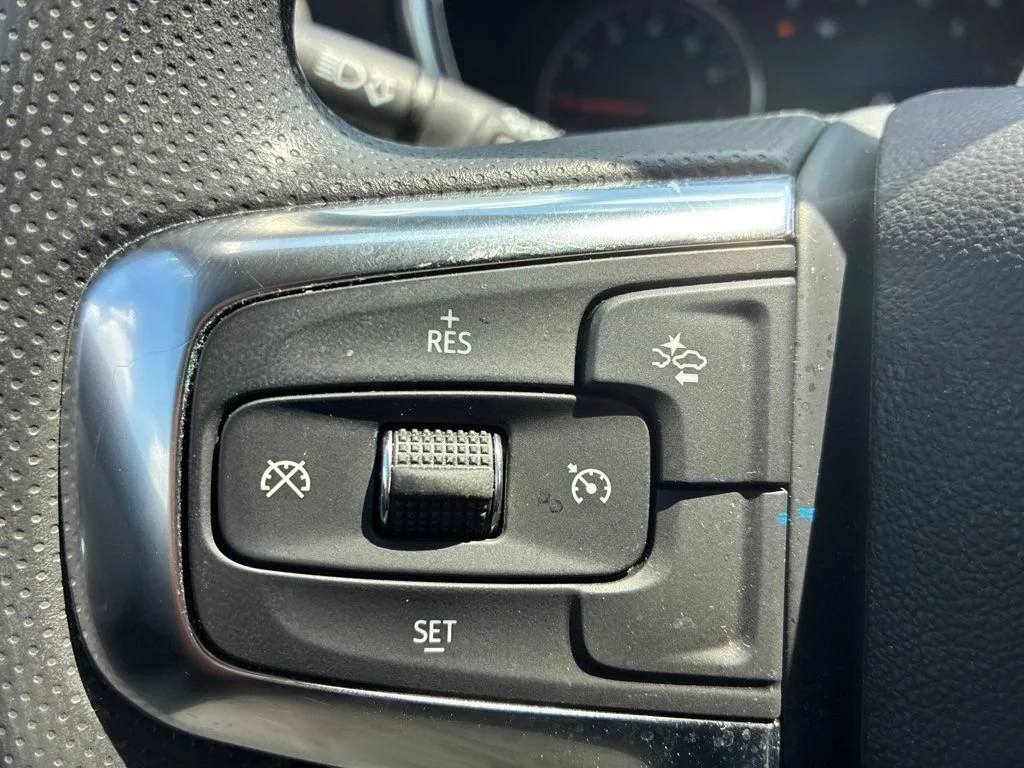 Used 2024 Summit White Chevrolet 2LT image 10