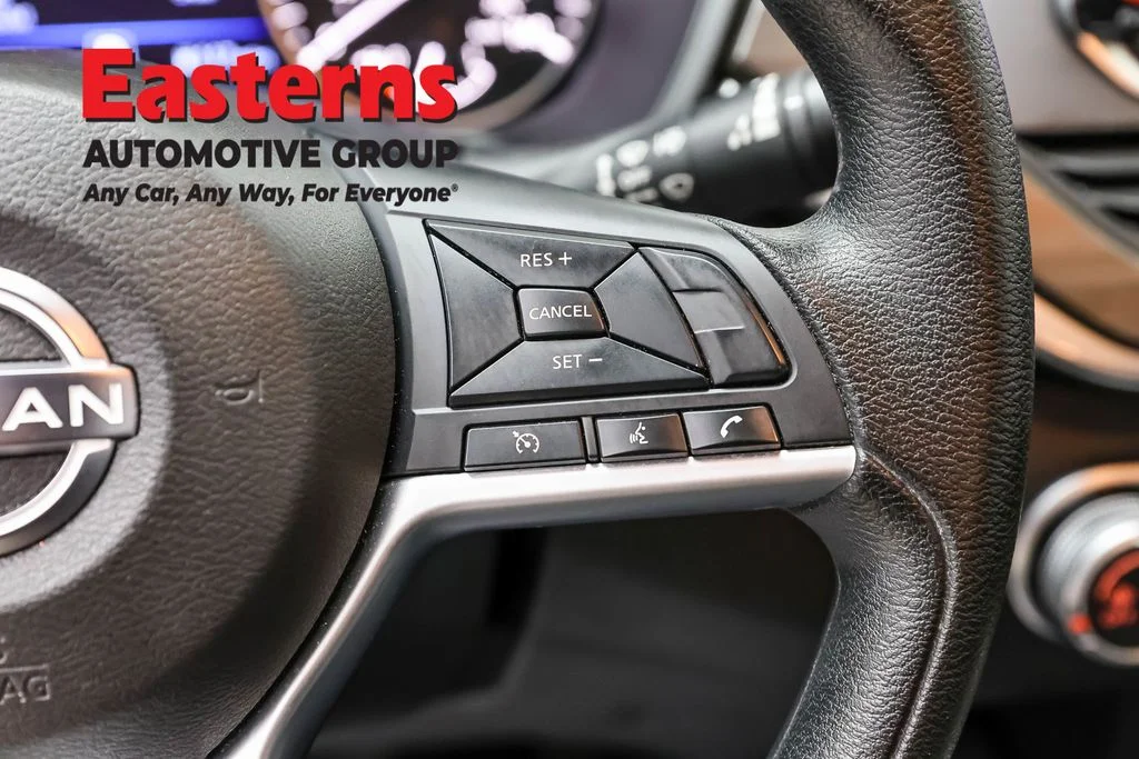 Used 2025 Red Nissan 2.5 SV image 16
