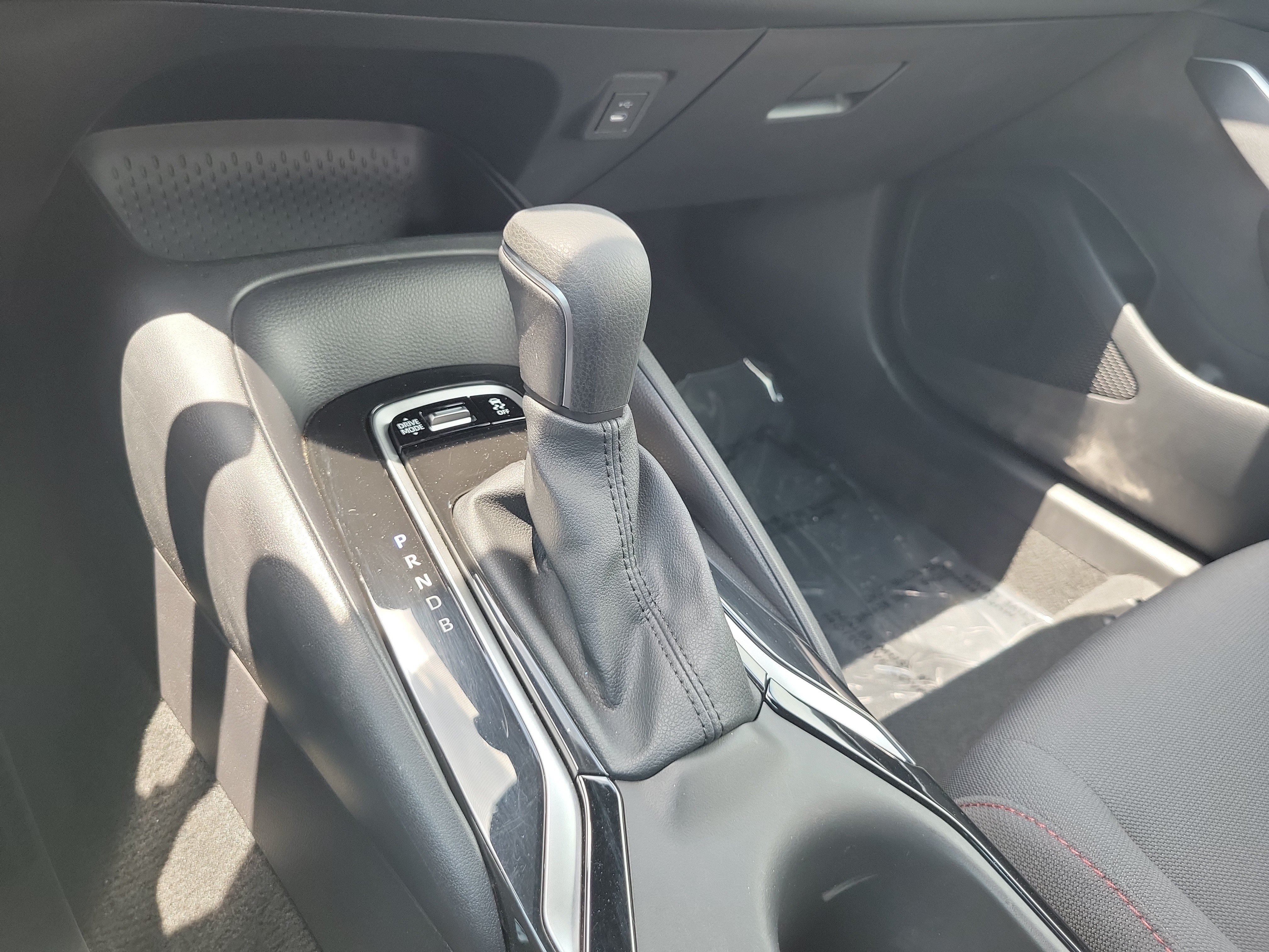 Used 2025 Pearl Toyota SE image 25