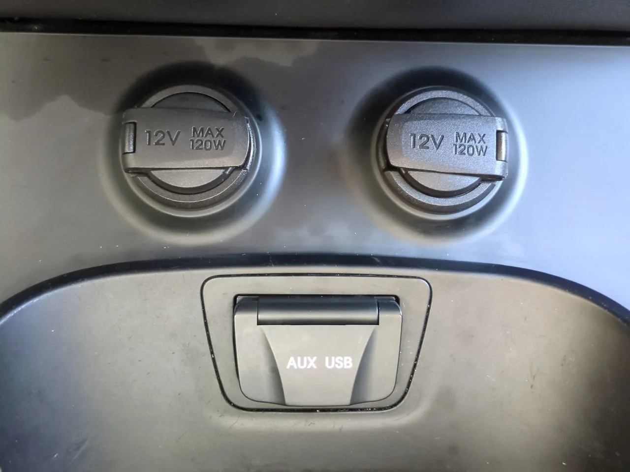 Used 2014 Mineral Gray Hyundai  image 17